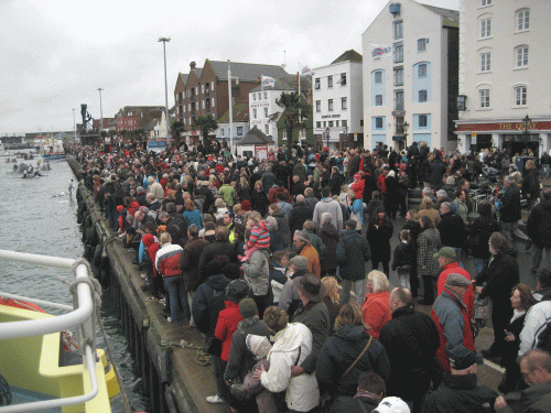 IMG_2349-Crowd-on-Quay
