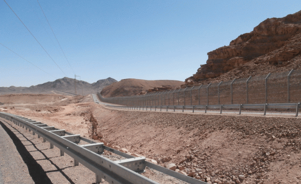 P3290040-Border-fence