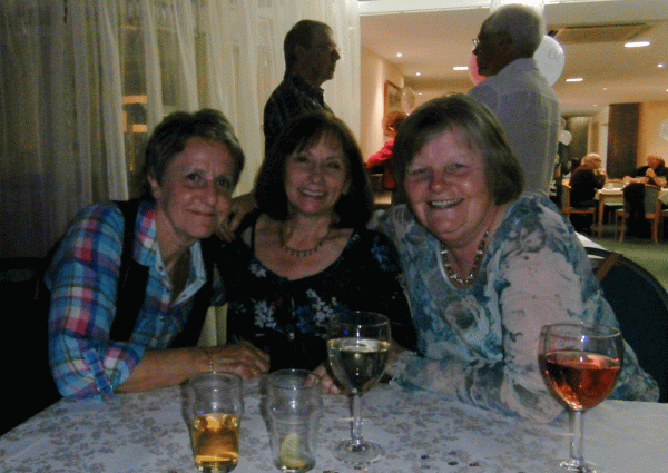 P4260493-Ann,-Linda-Val