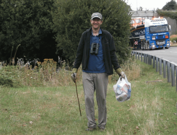 P8120067-Shaun-litter-picki