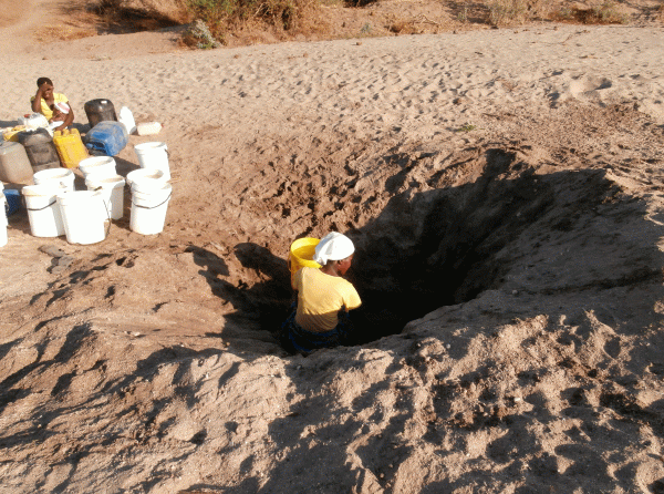 PC090225-locals-digging-for