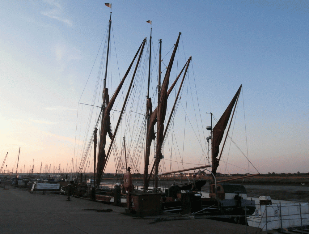 P7240404-riverside-barges