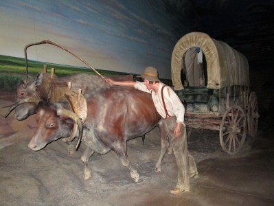 IMG_1708 covered wagon diaorama